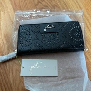 NWT petunia pickle bottom westward wallet in obsidian black laser cut leather